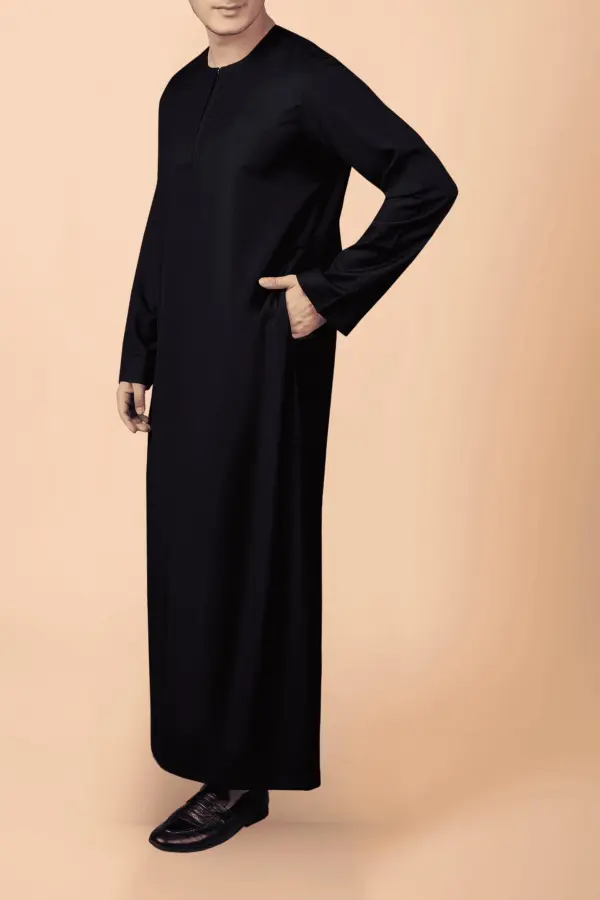 Midnight Black Minimal Zip-Neck Classic Thobe for Men - Image 2 - Ruby Online