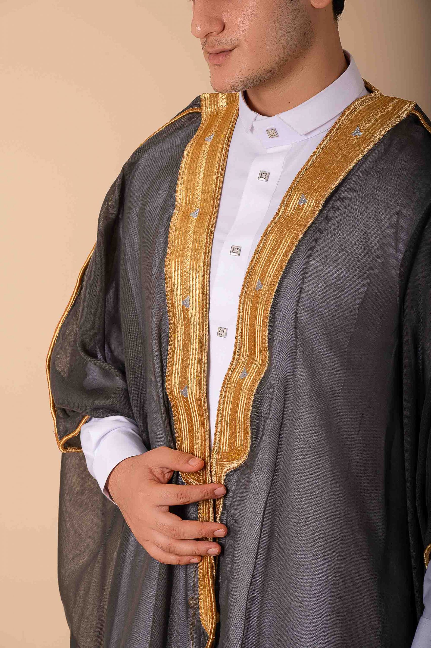 Luxury Dark Grey Arabic Bisht for Men with Gold Zari Edge Embroidery – Premium Lightweight Open-Front Cloak - Image 10 - Ruby Online