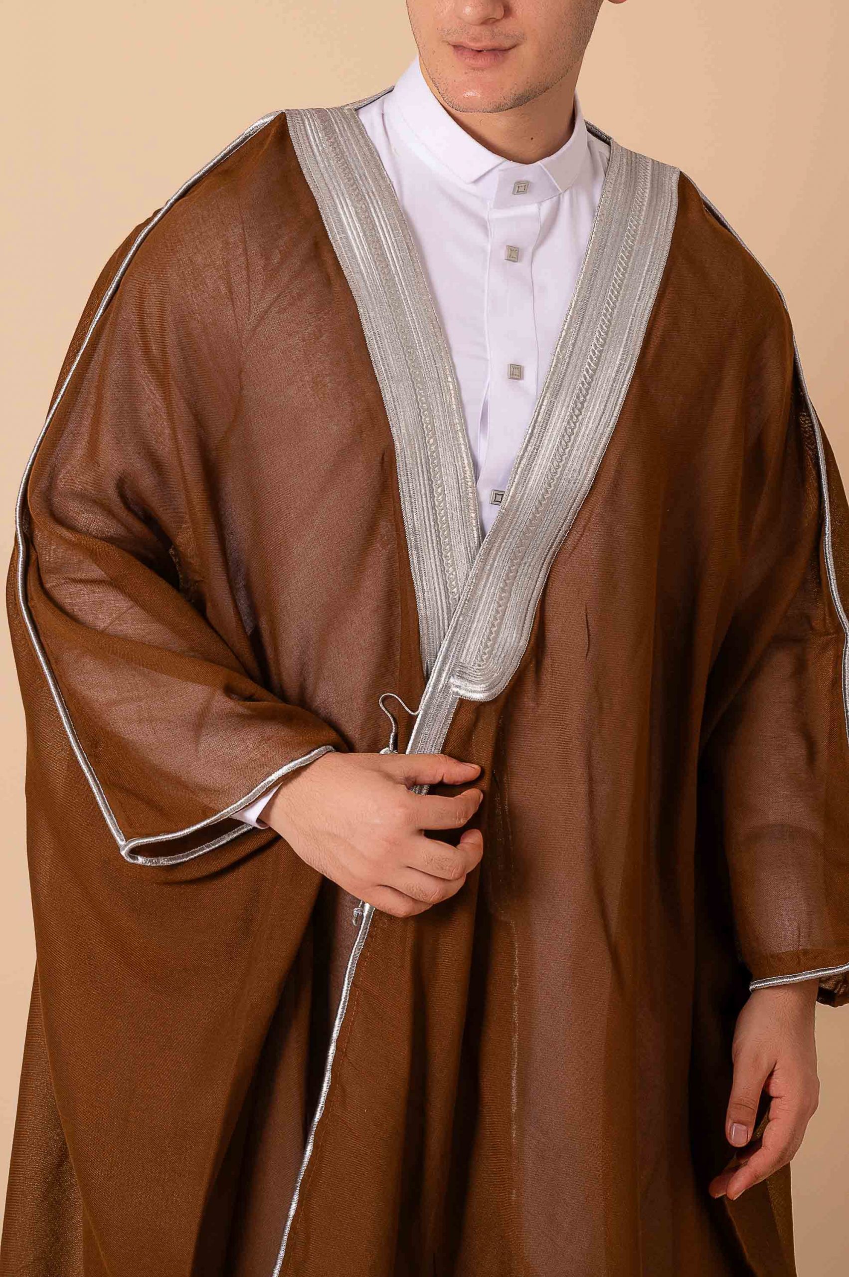 Luxury Brown Arabic Bisht for Men with Silver Zari Edge Embroidery – Premium Lightweight Open-Front Cloak - Image 7 - Ruby Online