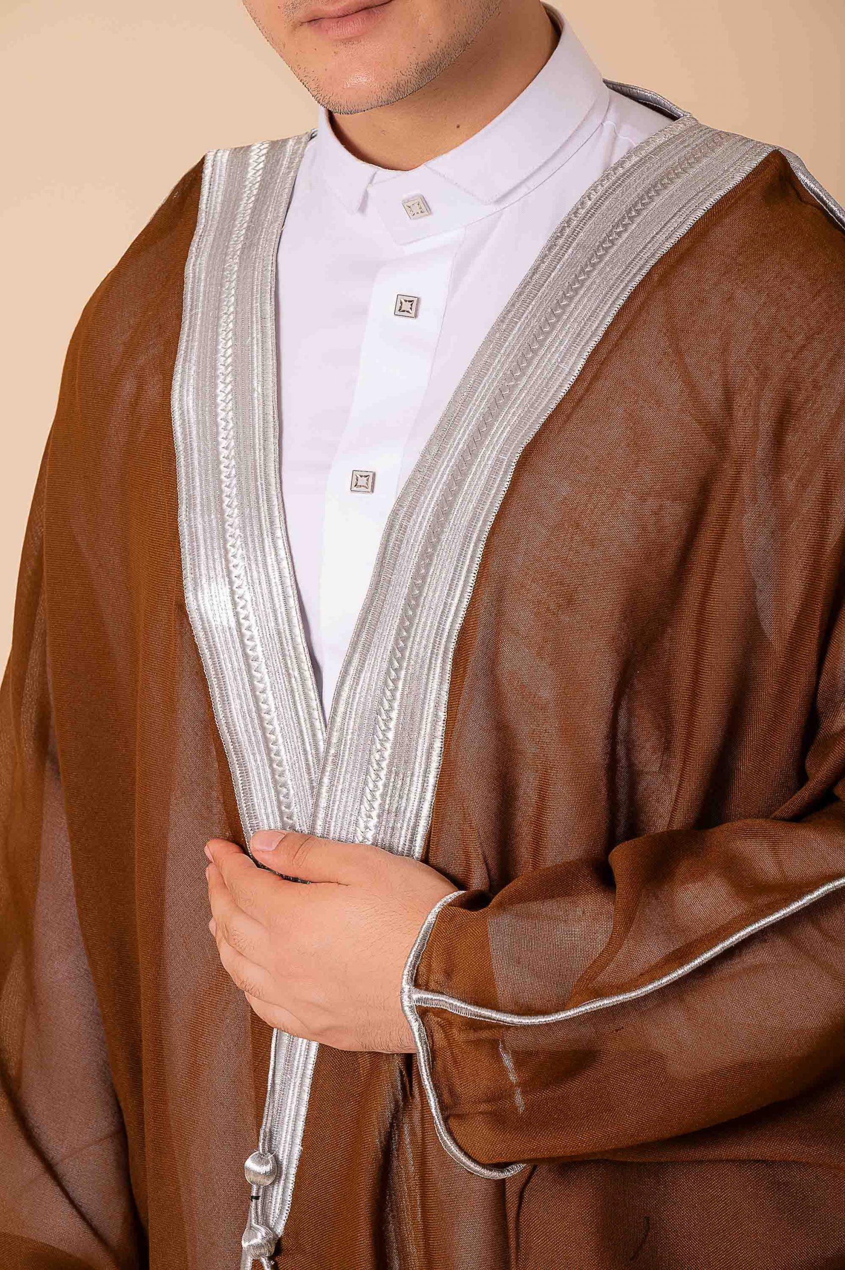 Luxury Brown Arabic Bisht for Men with Silver Zari Edge Embroidery – Premium Lightweight Open-Front Cloak - Image 10 - Ruby Online
