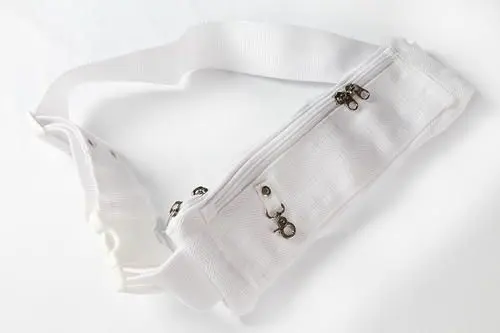 Premium White Ihram Belt with Dual-Zip Pouch – Adjustable Secure Waist Belt for Hajj & Umrah - Image 2 - Ruby Online
