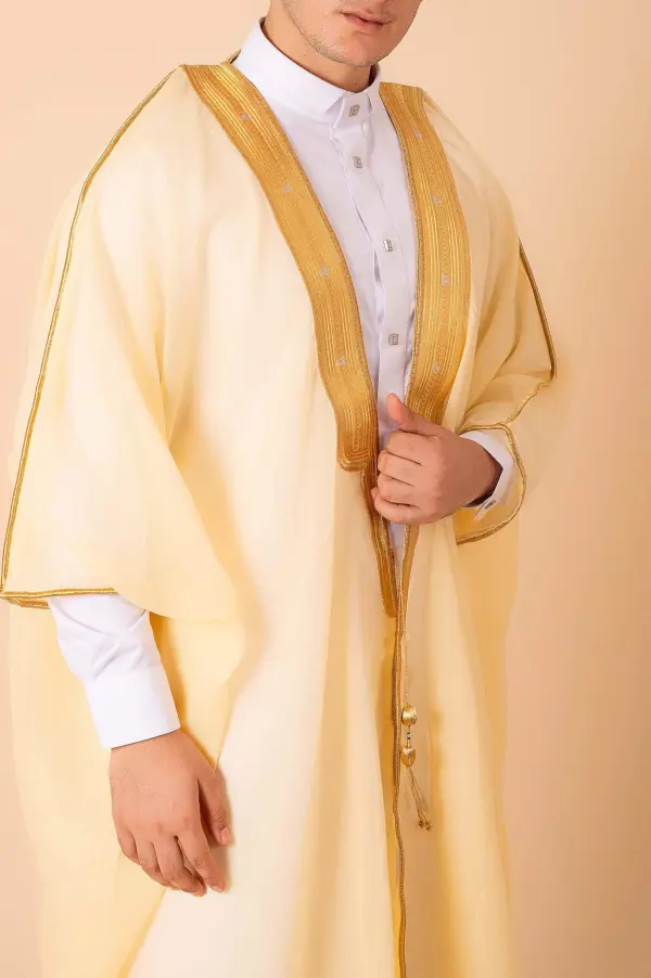 Luxury Cream Arabic Bisht for Men with Gold Zari Edge Embroidery – Premium Lightweight Open-Front Cloak - Image 4 - Ruby Online