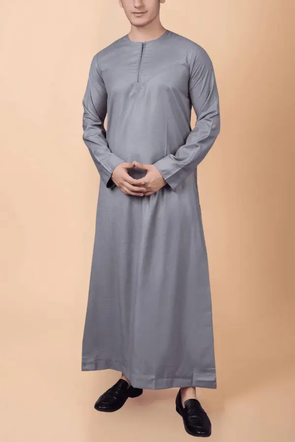 Modern Light Grey Zip-Neck Thobe for Men – Minimal Classic Design - Image 2 - Ruby Online