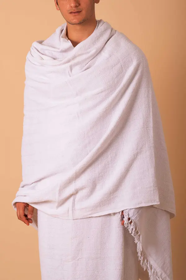 Men’s White Ihram Towel Set for Hajj & Umrah – Plain Woven Ihram Cloth with Fringed Edge -2 Pcs (46” X 92”) - Image 4 - Ruby Online