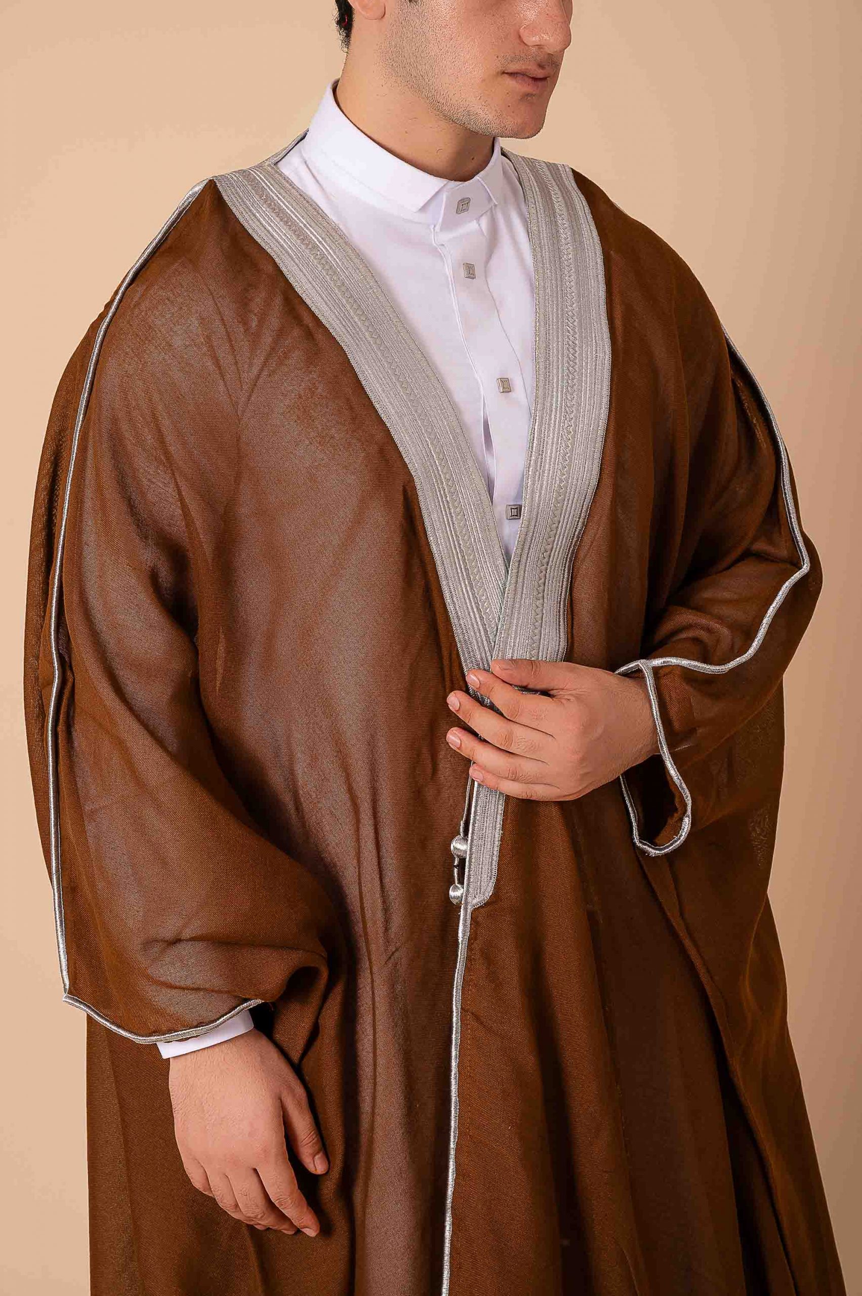 Luxury Brown Arabic Bisht for Men with Silver Zari Edge Embroidery – Premium Lightweight Open-Front Cloak - Image 8 - Ruby Online