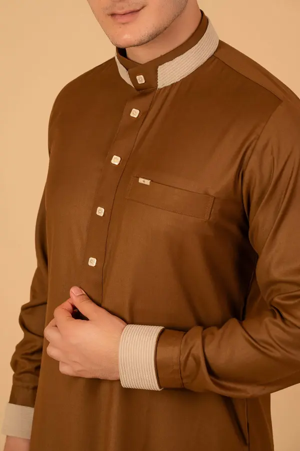 Copper Brown Contrast Collar Thobe – Modern Buttoned Men’s Islamic Wear - Image 4 - Ruby Online