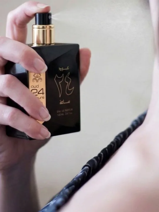 Ard Al Zaafaran Oud 24 Hours Eau De Parfum 100ml and Spray Set - Image 4 - Ruby Online