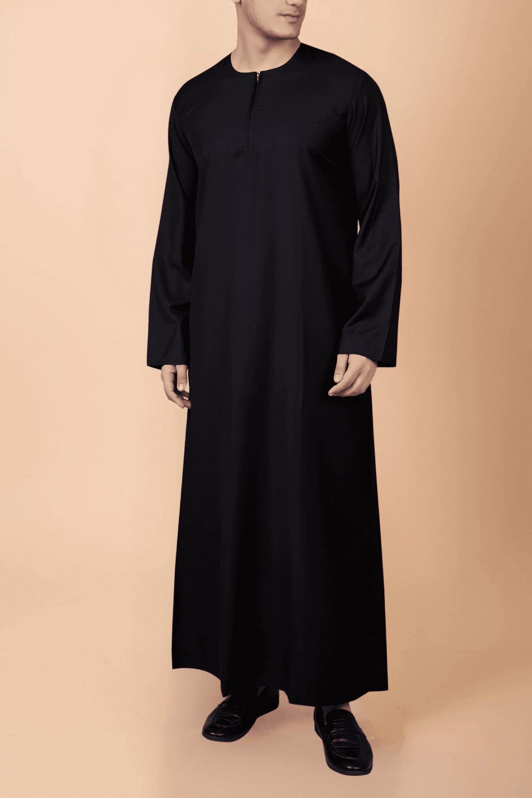 Midnight Black Minimal Zip-Neck Classic Thobe for Men - Image 7 - Ruby Online
