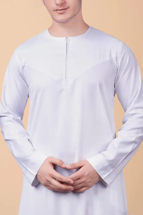 Pure White Modern Zip-Neck Thobe – Minimalist Classic Men’s Islamic Wear - Image 4 - Ruby Online