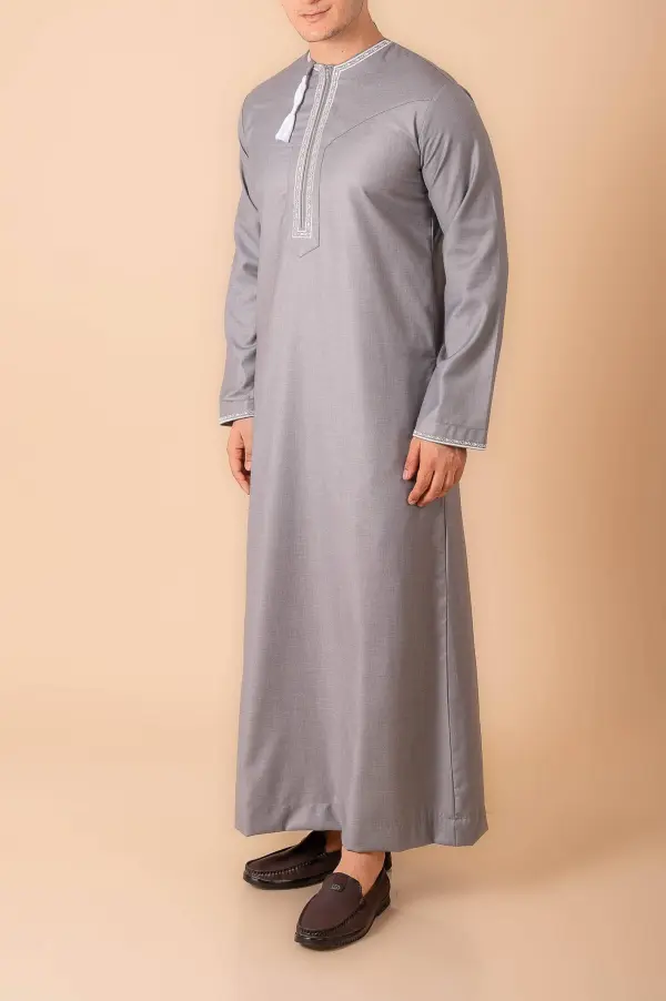 Light Grey Omani Thobe with White Geometric Embroidery & Tassel - Image 3 - Ruby Online