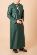 Dark green Omani thobe with white geometric embroidery and tassel for men