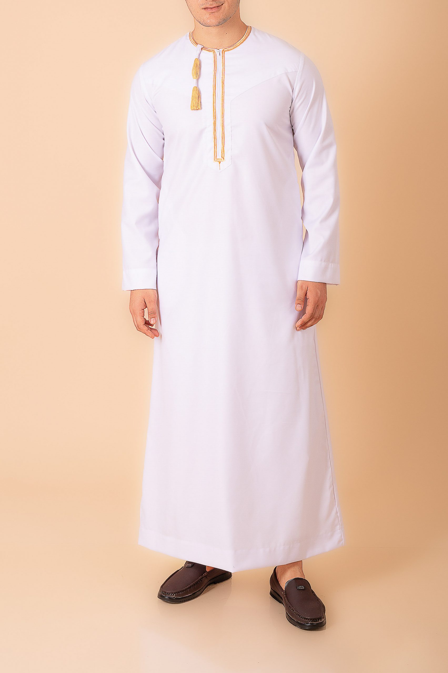 White Omani Thobe with Golden Embroidery & Tassel – Close View White Omani thobe with golden embroidery and tassel for men