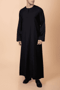Men’s black minimalist zip-neck classic thobe long sleeve ankle length