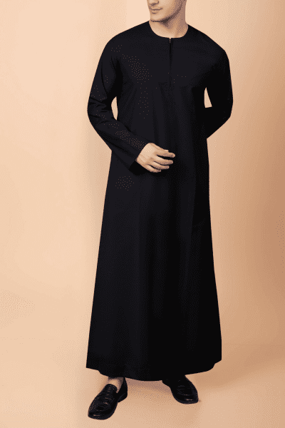 Men’s black minimalist zip-neck classic thobe long sleeve ankle length