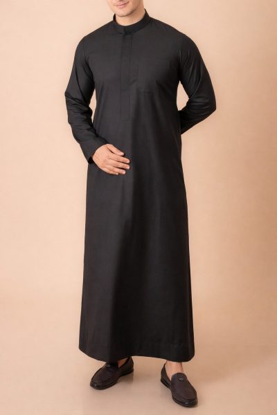 Black minimalist Emirati thobe with concealed placket and mandarin collar for men