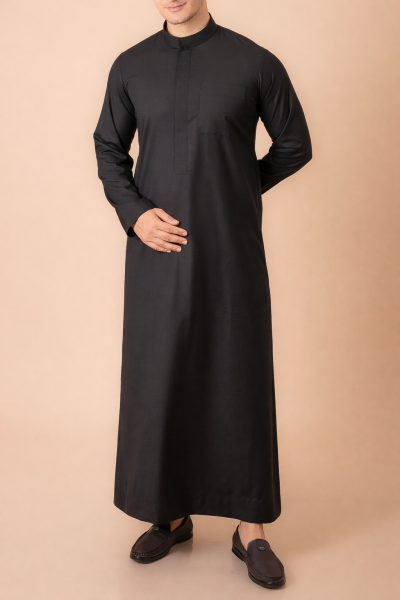 Black minimalist Emirati thobe with concealed placket and mandarin collar for men