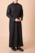 Black minimalist Emirati thobe with concealed placket and mandarin collar for men