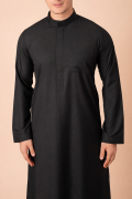 Black minimalist Emirati thobe with concealed placket and mandarin collar for men